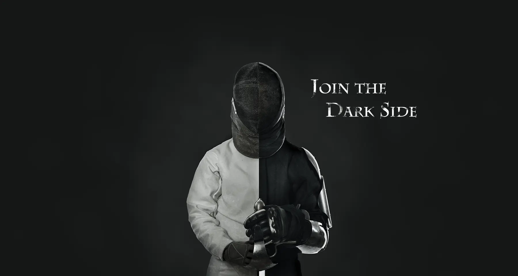 Schermidore di Sword Academy metà in bianco e metà in nero con la scritta Join the Dark Side